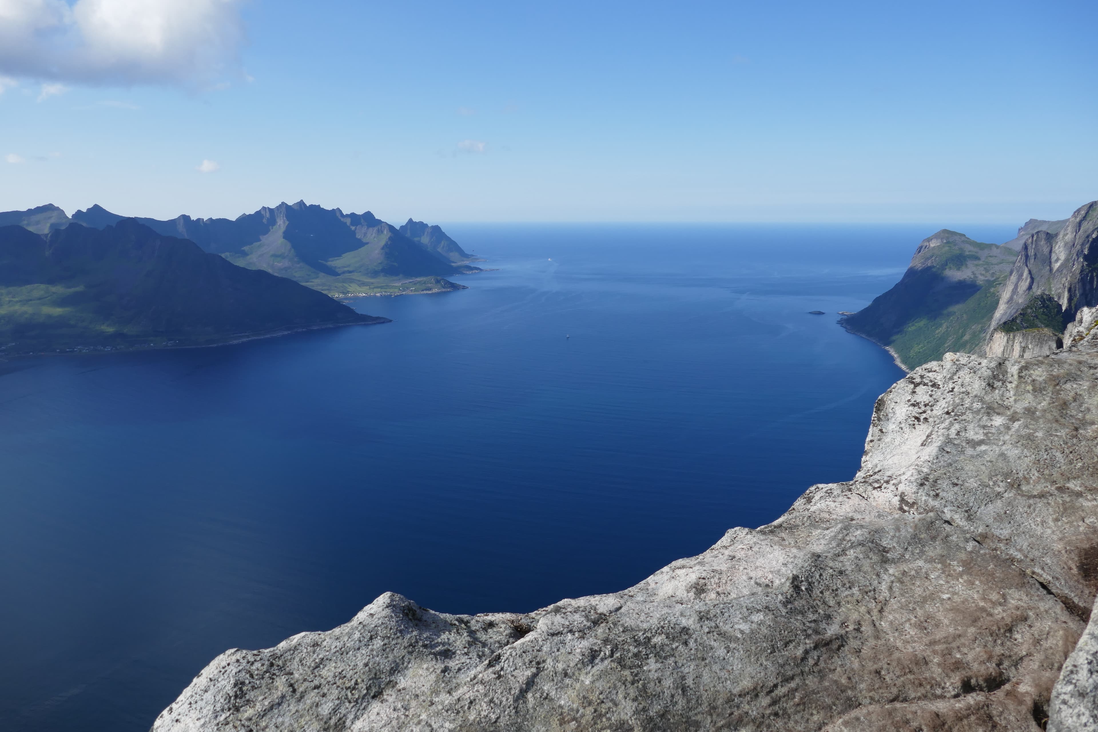 Hartmut Schmidt, Wikimedia Commons · CC-BY-SA-4.0 View from Segla mountain down to the Mefjord.