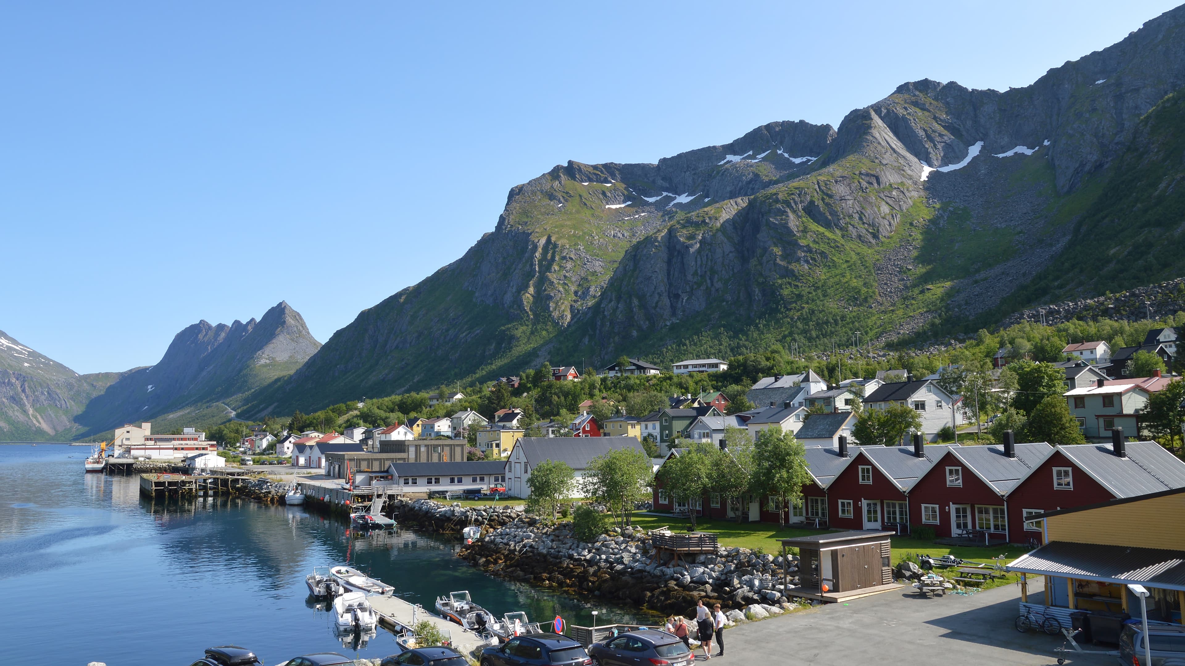 Ryan Hodnett · CC BY-SA 4.0 Gryllefjord in Senja, Norway.