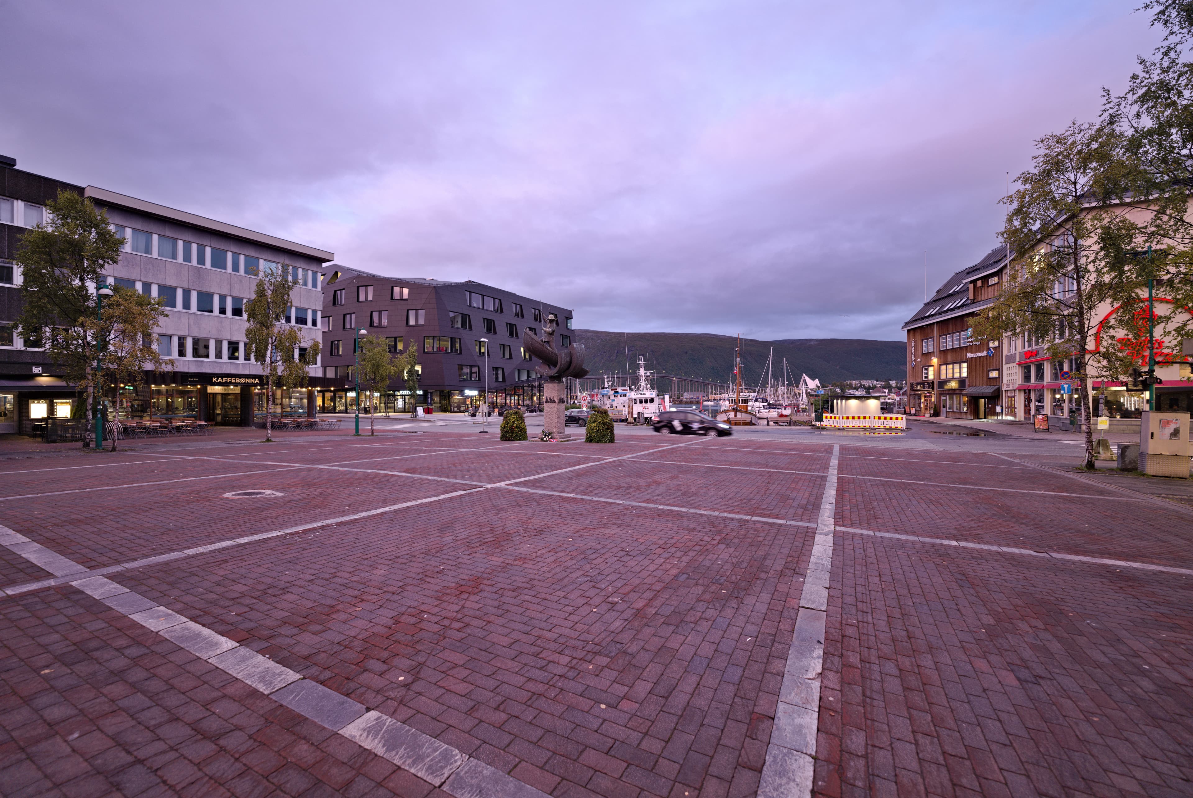 Leonhard Lenz · CC0 1.0 Stortorget square in Tromsø.