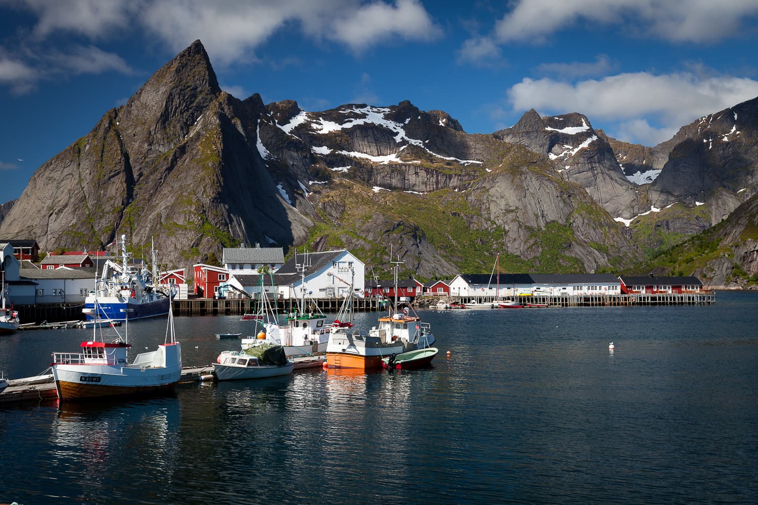 Svein-Magne Tunli · CC BY-SA 4.0 Hamnøy Reien Lofoten Norway hamnoy tunliweb. Image of Hamnøy in Moskenes, Lofoten.