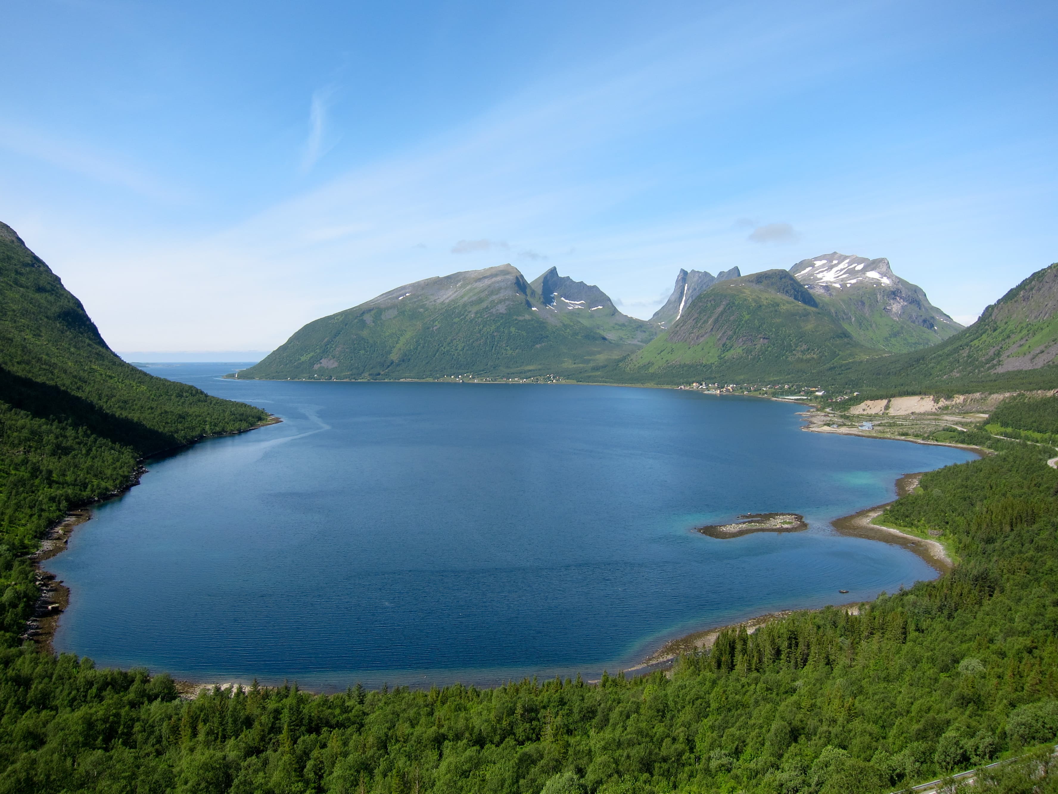 Blue Elf · CC BY-SA 4.0 Landscape in Senja, Norway